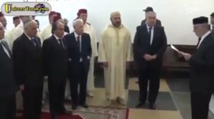 מלך מרוקו חסן השישי בבית כנסת אטדג'י מאזין לתפילה לגשם