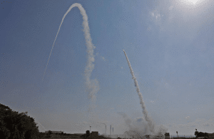 כיפת ברזל מיירטת פצמ"רים