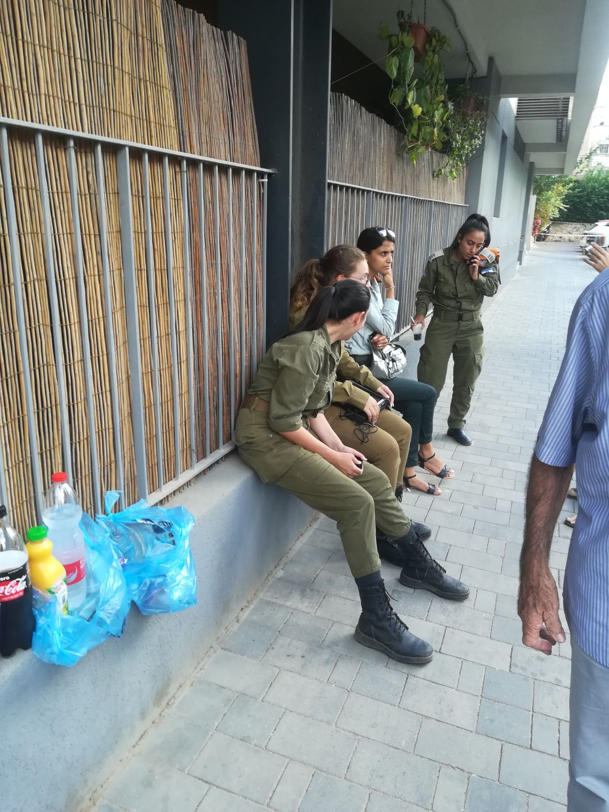 הערכת מצב לפינוי הדיירים. צילום: ישראל ניוז