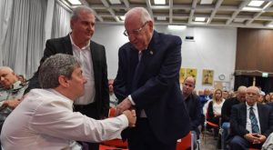 הנשיא עם יו"ר ארגון נכי צה"ל עידן קלימן. צילום | קובי גדעון/ לע״מ